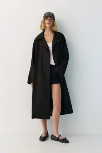 Ελαφρύ παλτό τύπου Καμπαρντίνες σε oversize μέγεθος