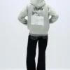 Φούτερ με κουκούλα και γραφικά σε oversize μέγεθος Φούτερ με κουκούλα και γραφικά σε oversize μέγεθος