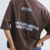 Καφέ σορτς T-shirt με σλόγκαν