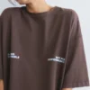 Καφέ σορτς T-shirt με σλόγκαν