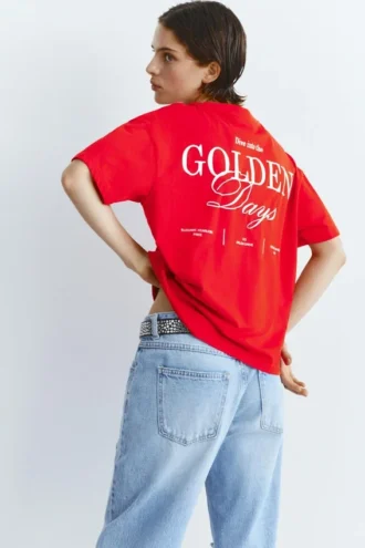 Κόκκινο T-shirt με γραφικό σλόγκαν
