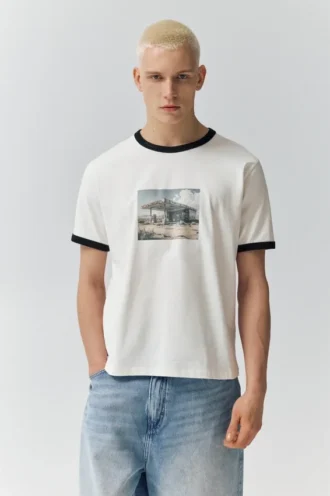 Κοντομάνικο T-shirt με γραφικό και ραβδώσεις