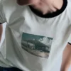 Κοντομάνικο T-shirt με γραφικό και ραβδώσεις Κοντομάνικο T-shirt με γραφικό και ραβδώσεις
