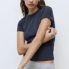 Κοντοσορτς T-shirt με εφαρμοστή γραμμή Κοντοσορτς T-shirt με εφαρμοστή γραμμή
