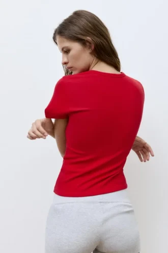 Κοντοσορτς T-shirt με εφαρμοστή γραμμή