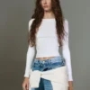 Μακρυμάνικο T-shirt με λαιμόκοψη τύπου boatneck Μακρυμάνικο T-shirt με λαιμόκοψη τύπου boatneck