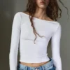 Μακρυμάνικο T-shirt με λαιμόκοψη τύπου boatneck Μακρυμάνικο T-shirt με λαιμόκοψη τύπου boatneck