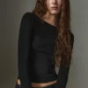 Μακρυμάνικο T-shirt με λαιμόκοψη τύπου boatneck