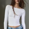 Μακρυμάνικο T-shirt με λαιμόκοψη τύπου boatneck Μακρυμάνικο T-shirt με λαιμόκοψη τύπου boatneck