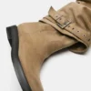 Μπότες με πόδι και αγκράφα Μπότες με πόδι και αγκράφα