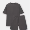 Σετ με βερμούδες τζόγκινγκ και T-shirts Σετ με βερμούδες τζόγκινγκ και T-shirts