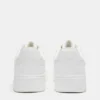 Sneakers με χοντρή σόλα Sneakers με χοντρή σόλα