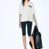 T-shirt με διπλά μανίκια και σλόγκαν T-shirt με διπλά μανίκια και σλόγκαν