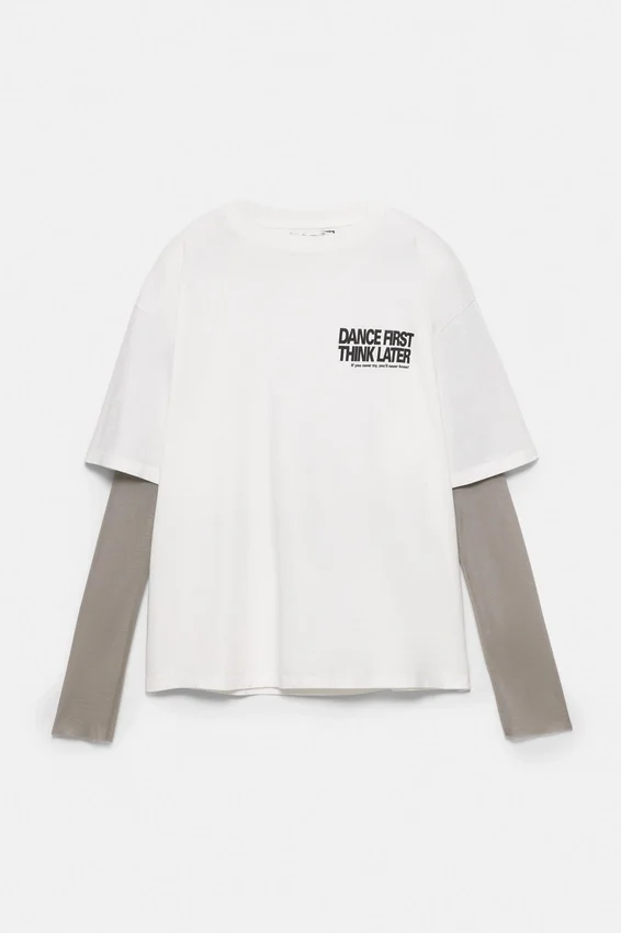T-shirt με διπλά μανίκια και σλόγκαν T-shirt με διπλά μανίκια και σλόγκαν