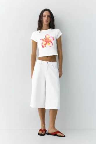 T-shirt με γραφικό λουλουδιού