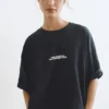 T-shirt με κεντημένο σλόγκαν T-shirt με κεντημένο σλόγκαν