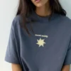 T-shirt με κοντά μανίκια και σχέδιο T-shirt με κοντά μανίκια και σχέδιο
