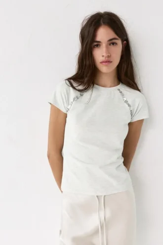 T-shirt με λεπτομέρεια κουμπιών