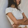 T-shirt με λεπτομέρεια κουμπιών