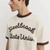 T-shirts με γραφικό σε αντίθεση και ραβδώσεις T-shirts με γραφικό σε αντίθεση και ραβδώσεις