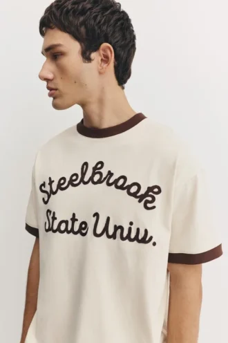 T-shirts με γραφικό σε αντίθεση και ραβδώσεις