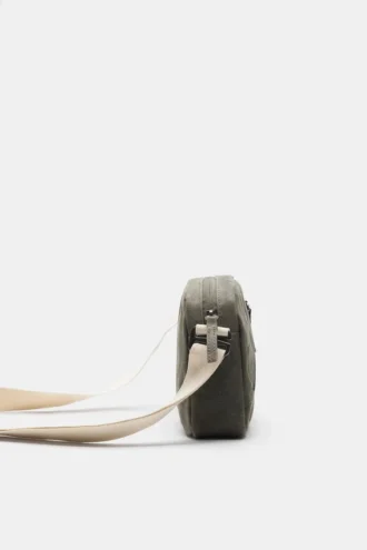 Τσάντα χιαστί με φθαρμένη εμφάνιση