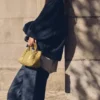 Τσάντα χιαστί με λεπτομέρεια δακτυλίου Τσάντα χιαστί με λεπτομέρεια δακτυλίου