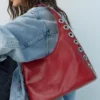 Τσάντα ώμου με καρφιά