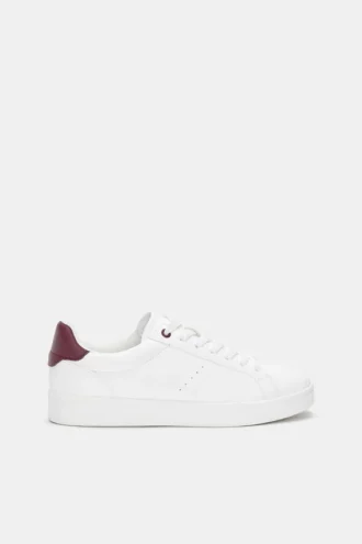 Βασικά Sneakers με λεπτομέρειες