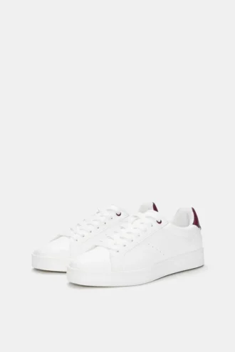 Βασικά Sneakers με λεπτομέρειες